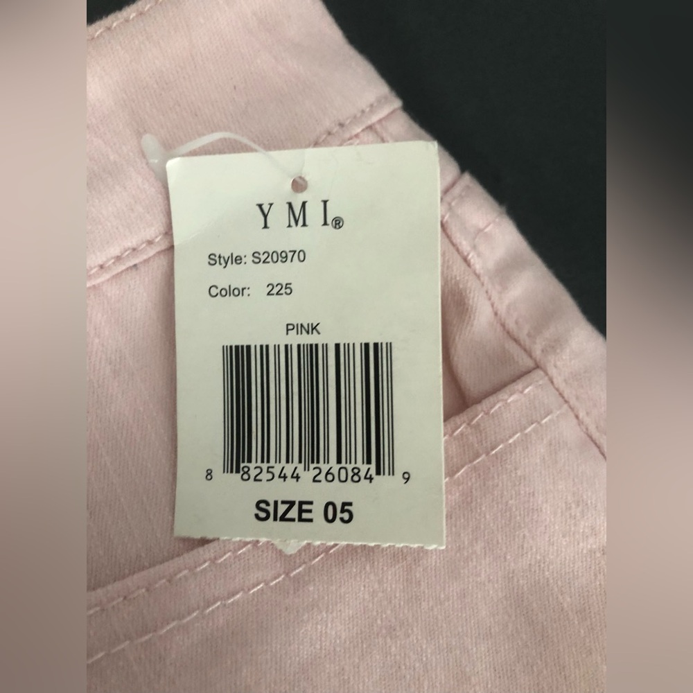 90’s NWT YMI light pink shorts. Size 5, fit like 3 imo, stretchy, textured. - Picture 3 of 6